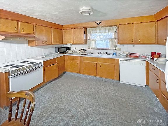 4th image of 104 Knoll Ave