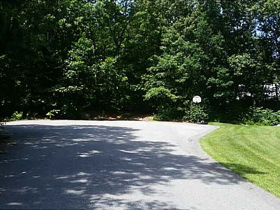 3rd image of 16 Mascio Dr