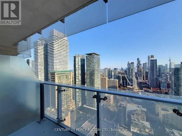 1 Bloor St E #3206, Toronto, ON M4W 0A8