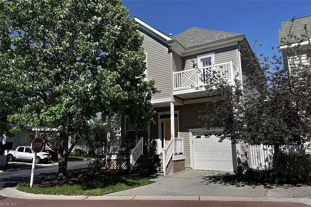 Building Photo - 2204 Leeway Ct