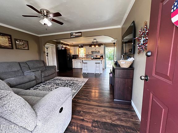 4th image of 140 Moody Dr