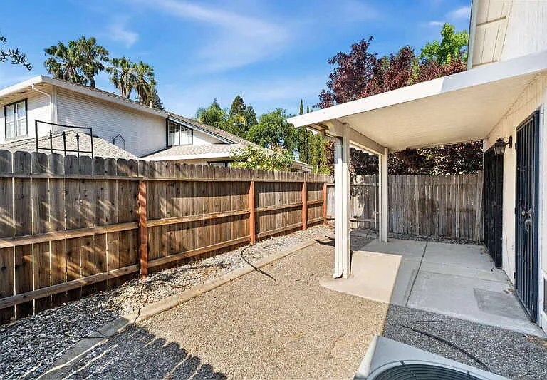 5740 Laguna Park Dr #B — Photo 22