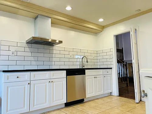 5th image of 54 Maiden Ln