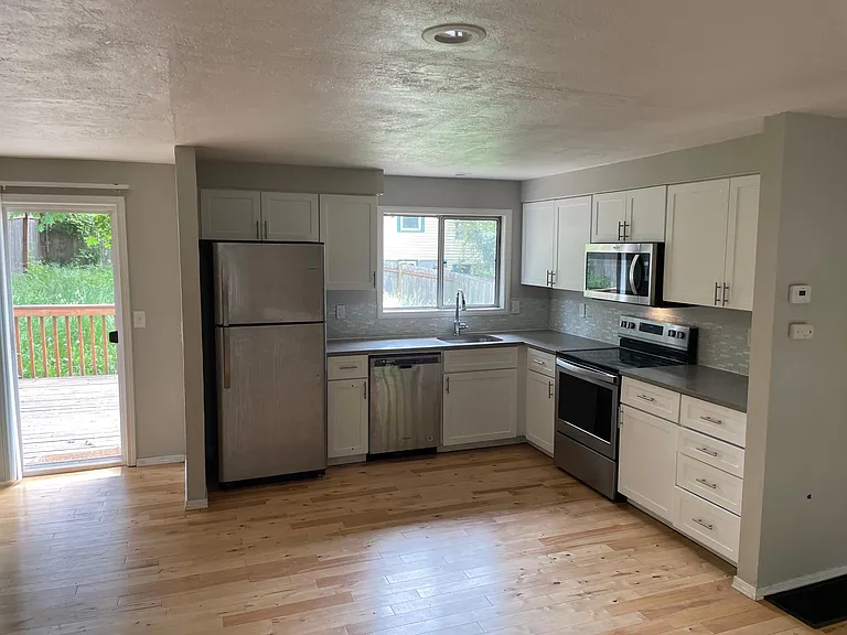 2772 SE Van Water St — Photo 3