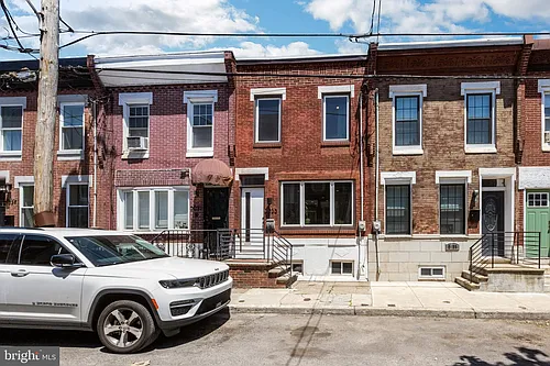 2035 Mountain St Photo 1