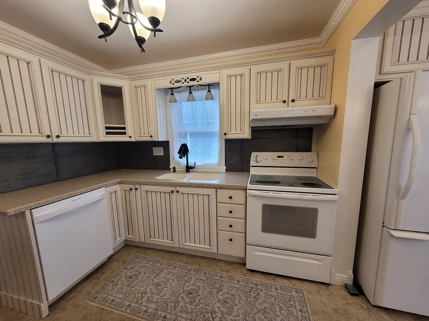 $1,595| 3BD 2BA| 866 Starr Ave | Available Now! — Photo 4