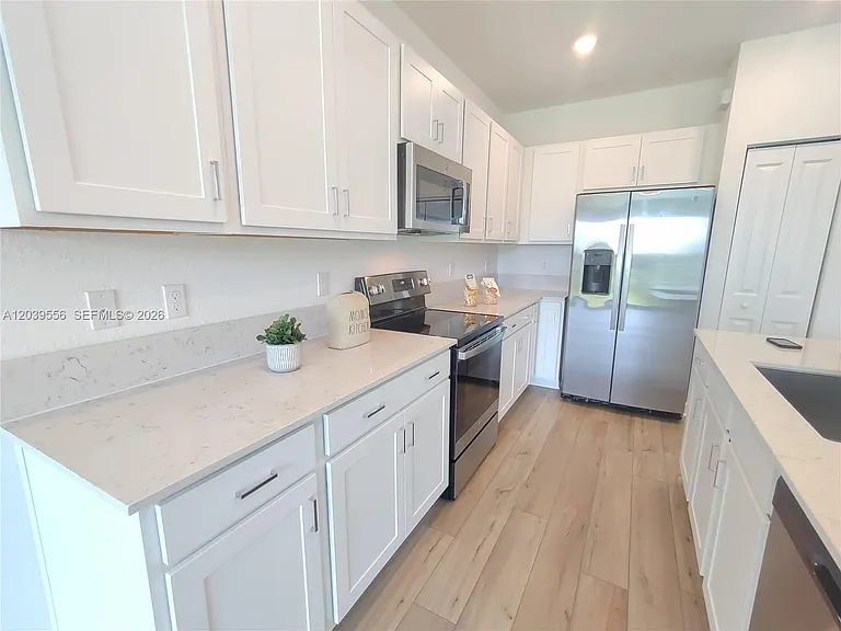 654 SE Lake Falls St #654 — Photo 5