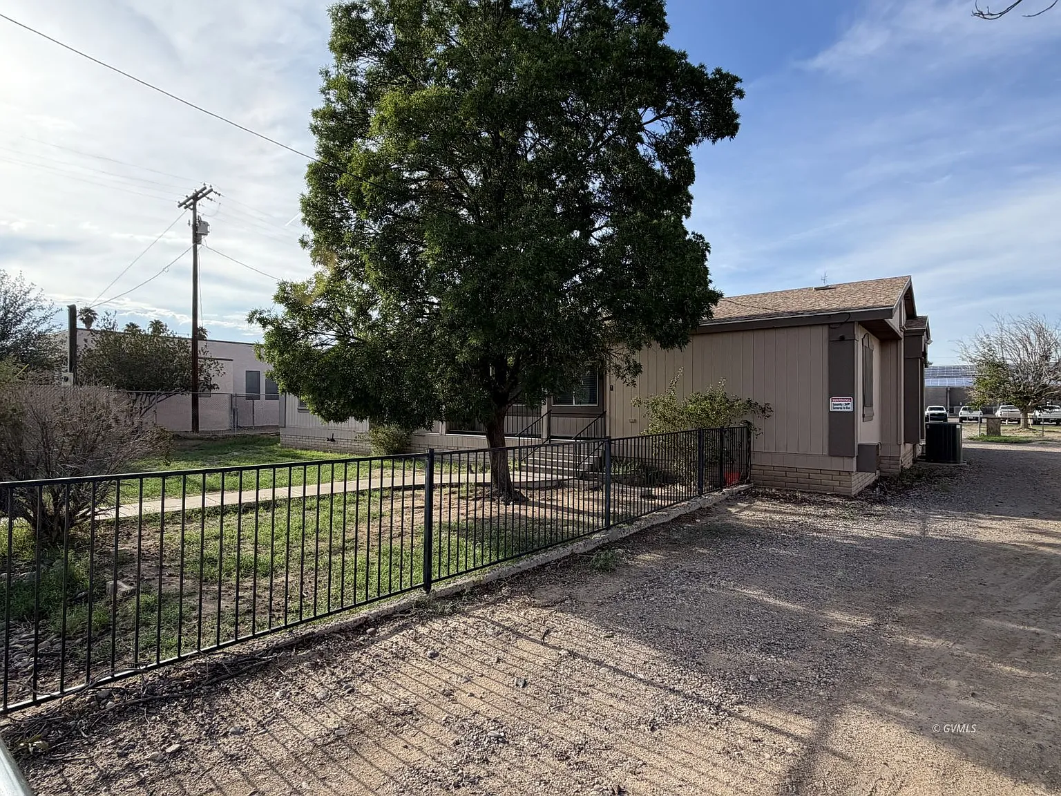 5 bed, 2.0 bath, 1690 sqft, $2,200 — Photo 3