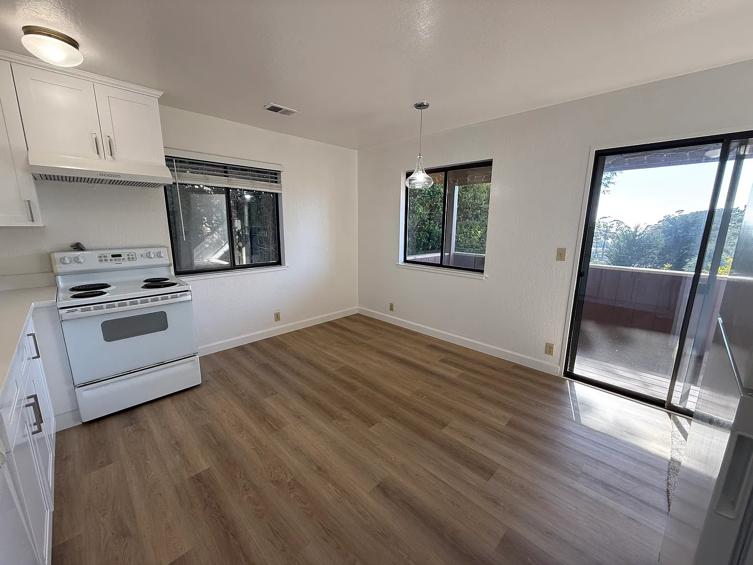 2 bed, 900 sqft, $3,500 — Photo 2