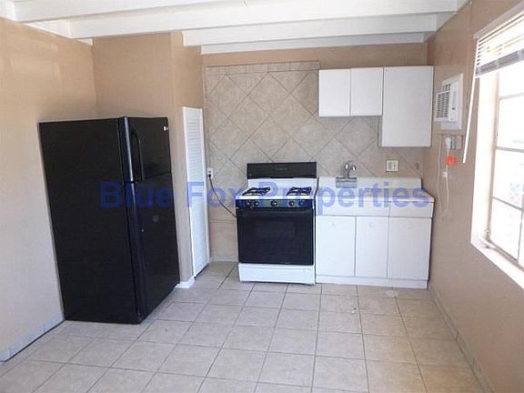 4th image of 407 W Columbia St