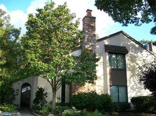 28 Oak Knoll Dr, Berwyn, PA 19312