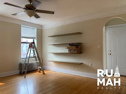 5th image of 139 Manhattan Ave #3