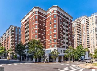 880 N Pollard St APT 702, Arlington, VA 22203