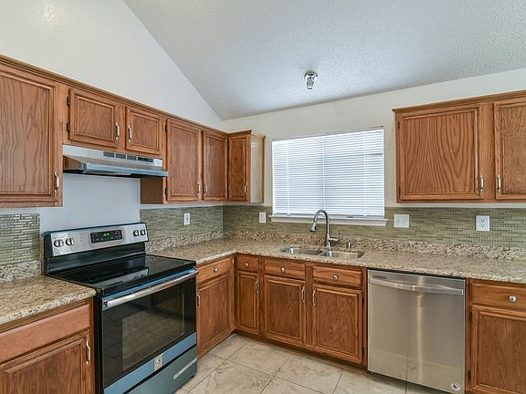 3rd image of 1109 Silver Spruce Dr