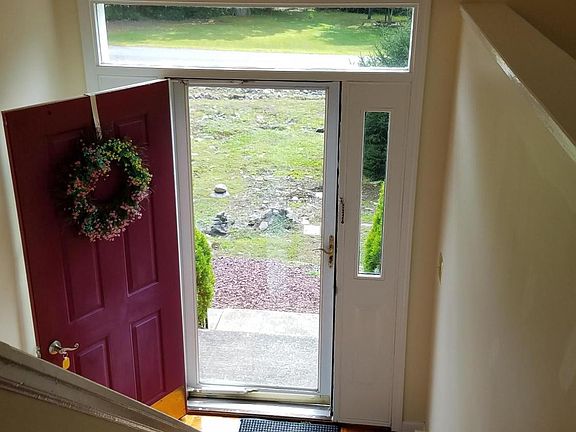 3rd image of 227 Sutherland Dr