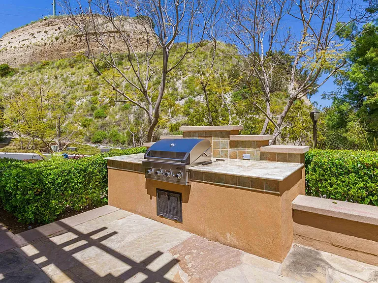 2667 Piantino Cir — Photo 32