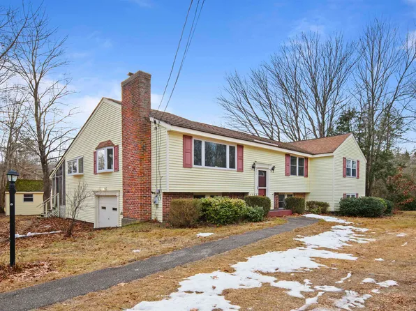 241 East Road, Hampstead, NH 03841-2306