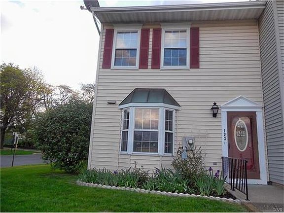 3rd image of 123 Empire Ct