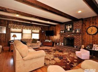 72 Jefferson St, East Islip, NY 11730