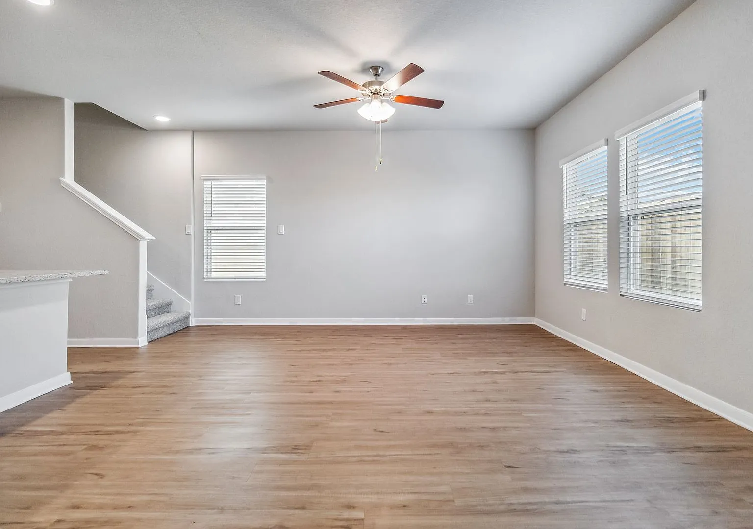 Luxury 3-bedroom, 2.5-bathroom Duplex in Saint Hedwig, TX! — Photo 2