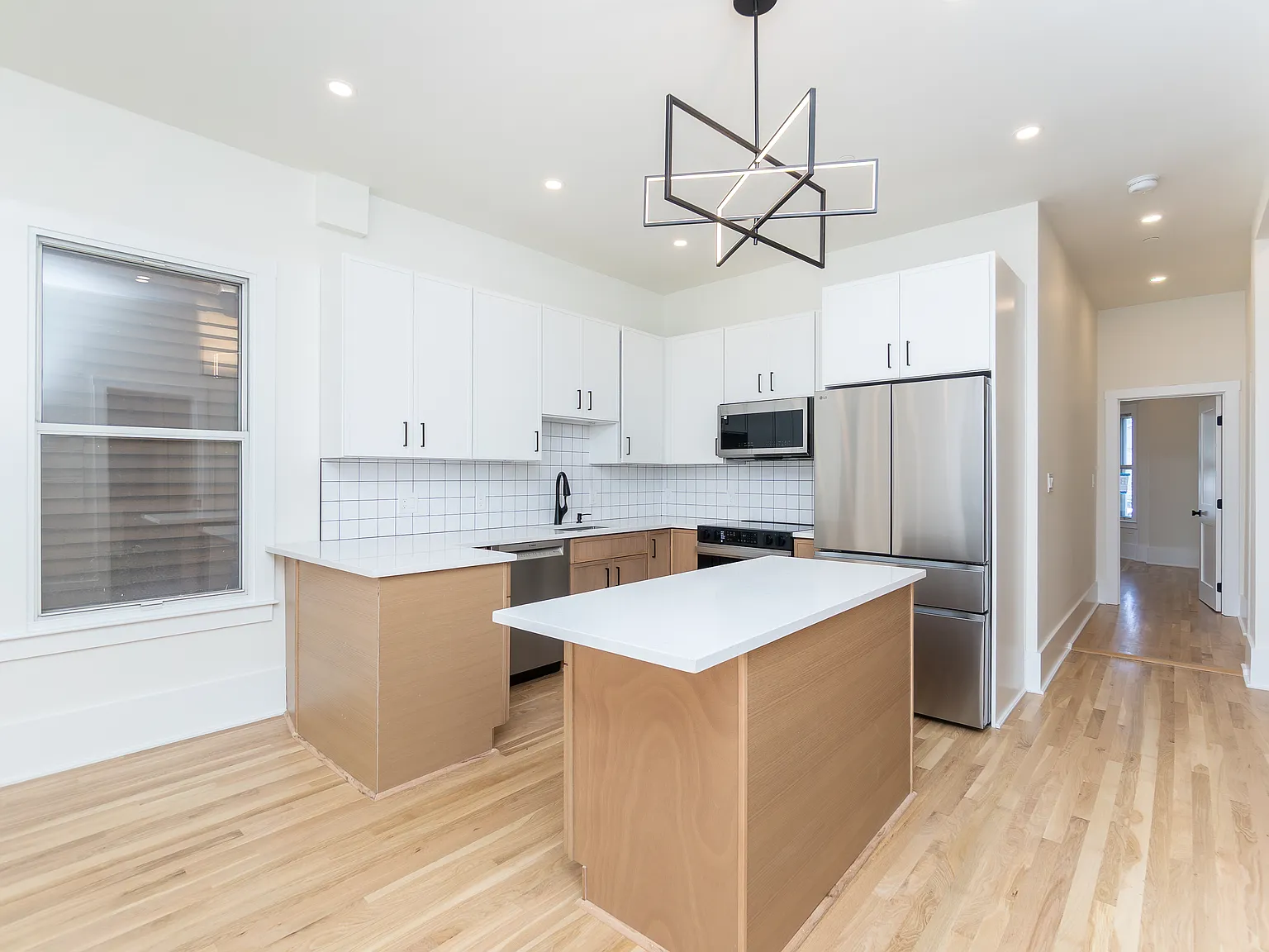 2 bed, 2.5 bath, 1450 sqft, $3,995 — Photo 2