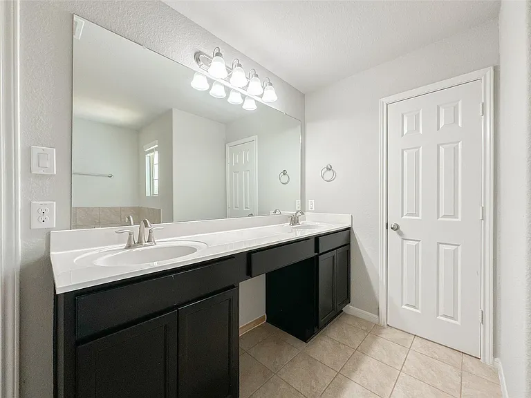 105 Camelot Place Ct — Photo 24