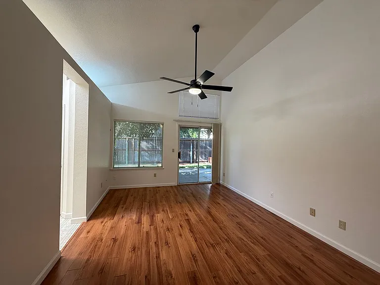 749 Oak Brook Dr — Photo 9