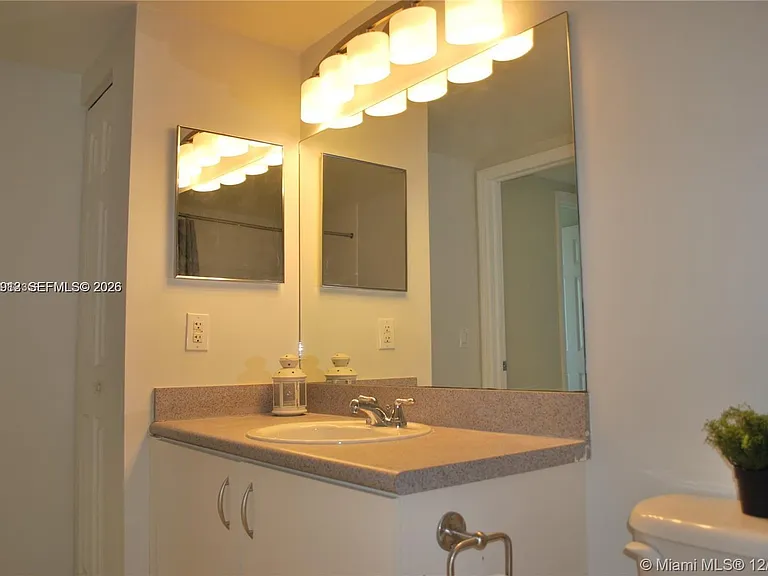 816 NW 11th St #801 — Photo 18