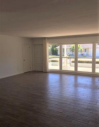 4th image of 1621 Maravilla Ave