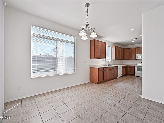 4th image of 2513 E Flintlock Pl