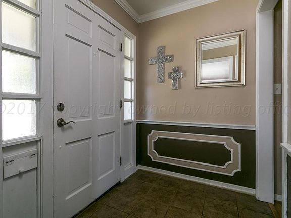 4th image of 2211 Aspen Dr