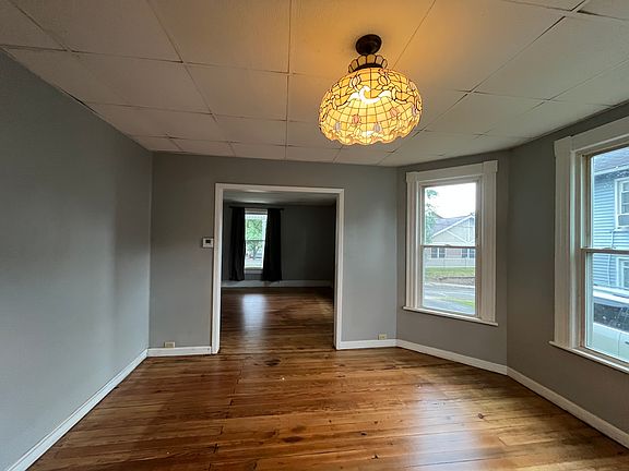3rd image of 305 Russell St