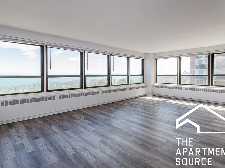 720 W Gordon Ter #1505 — Photo 1
