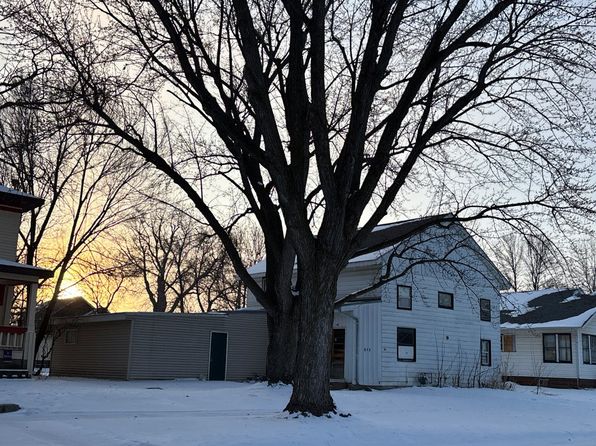 615 W Lyon St, Marshall, MN 56258