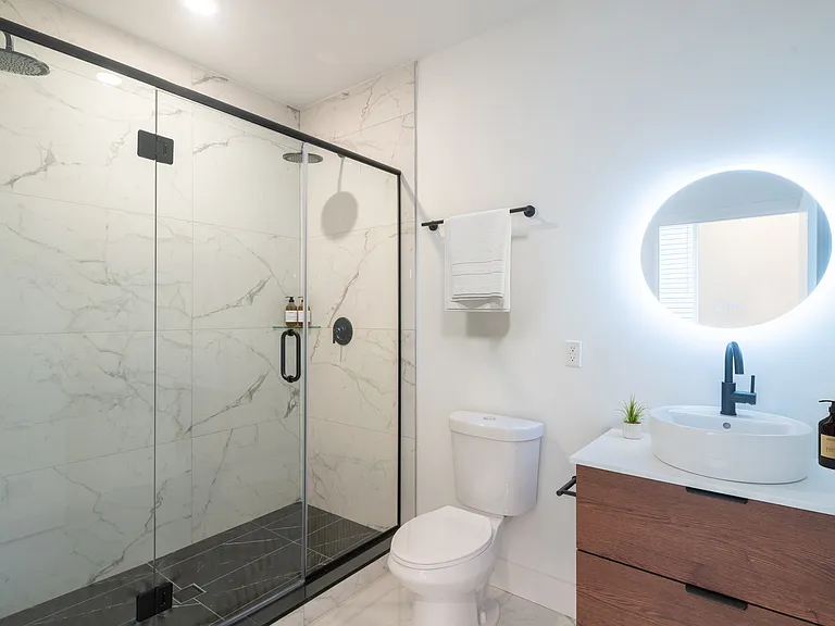 2621 W Oxford St #305 — Photo 5