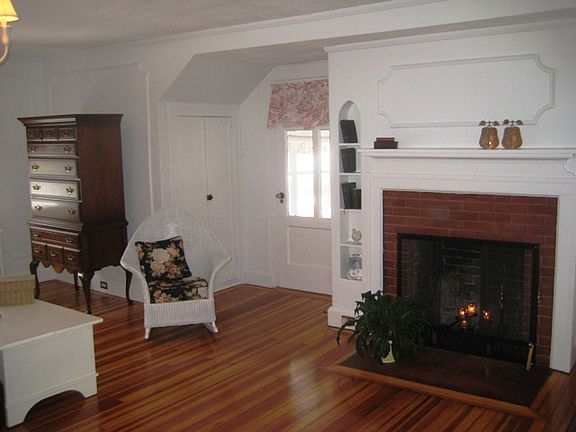 Master Bedroom w/fireplace