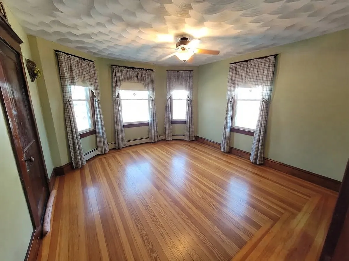 3 bed, 1380 sqft, $2,000 — Photo 4