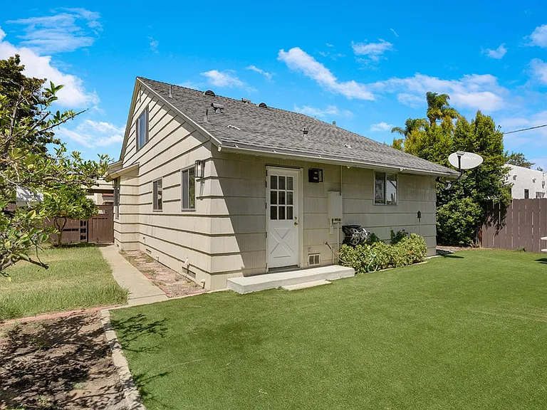 4721 Edgeware Rd — Photo 28