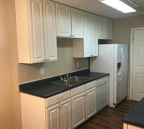 3rd image of 1306 Coldwater Dr