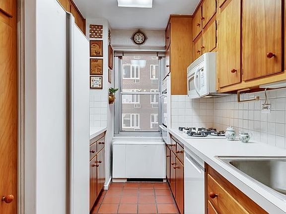 5th image of 75 E End Ave APT 7D