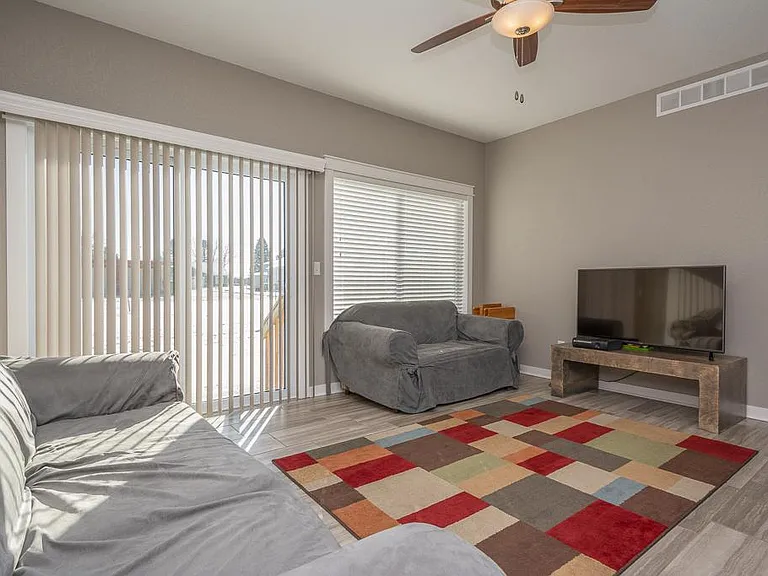 3724 Marigold Dr — Photo 7