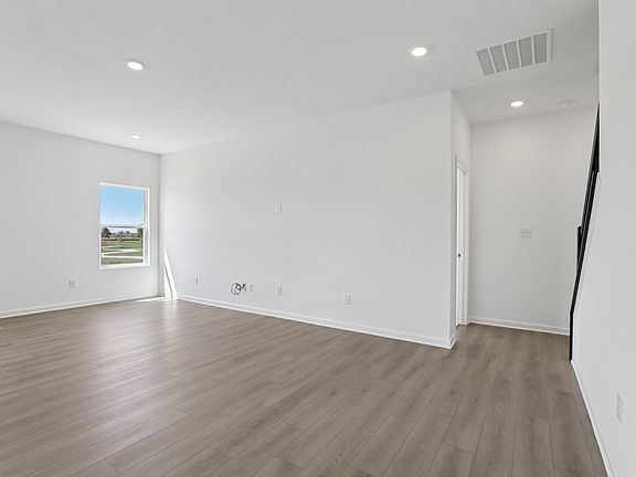 4th image of 1429 Saguaro Way