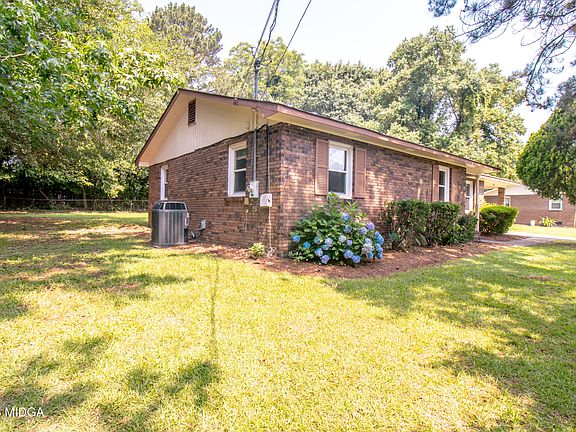 2nd image of 131 Elaine Dr