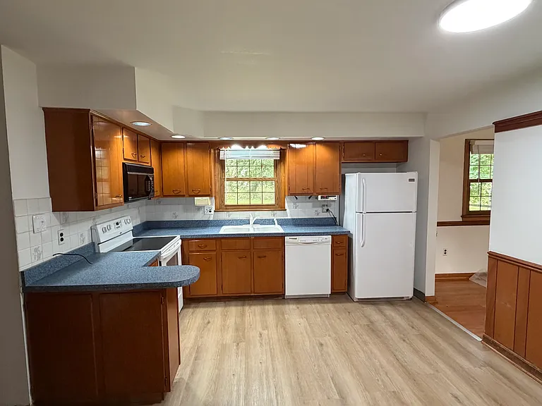 Kitchen Photo 1