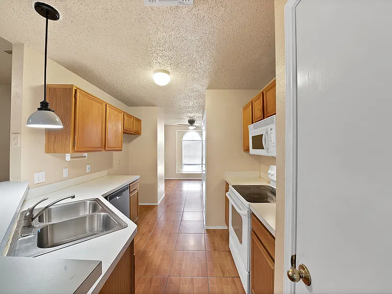 2820 Bent Brook Dr — Photo 8