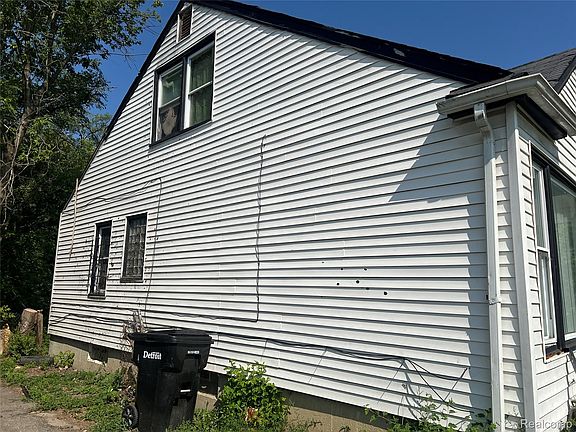 2nd image of 8457 Patton St