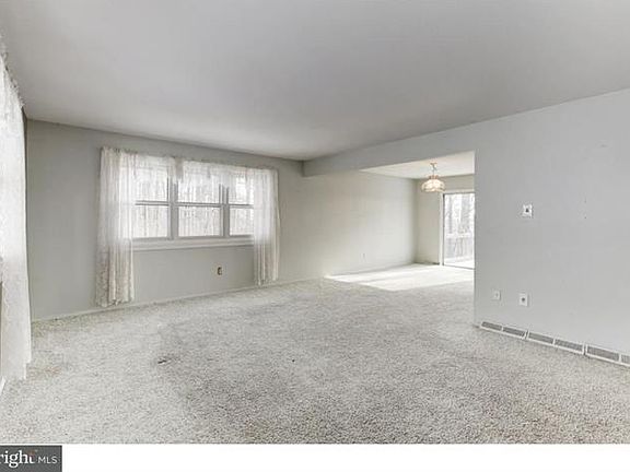 5th image of 414 Dogwood Ln