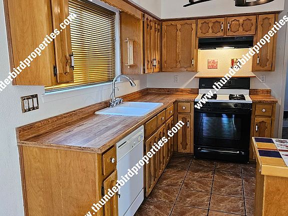 3rd image of 8612 Liberty Dr NE