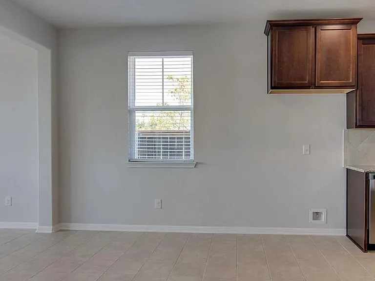 240 La Escalera Dr — Photo 15