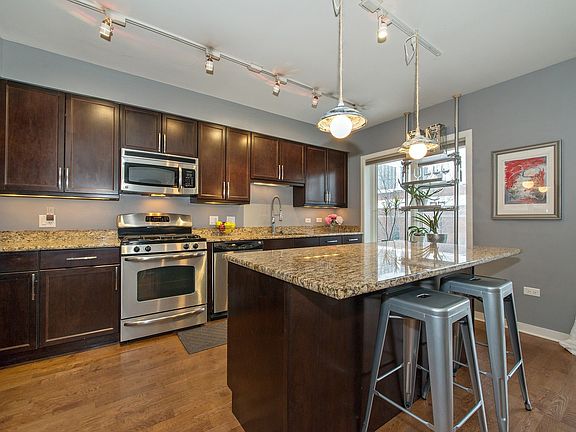2nd image of 5858 N Broadway St APT 301